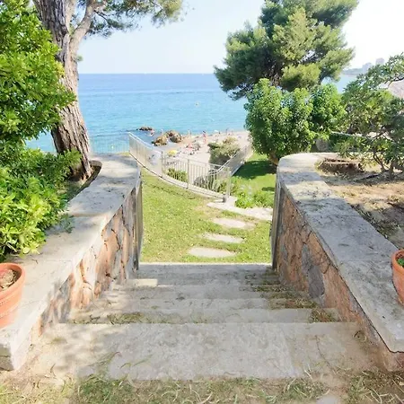 Chalet En Primera Linea En *